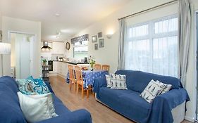 Sunnydaze-Detached Chalet With 2 Bedrooms And 2 Bathrooms And Private Parking Outside Door