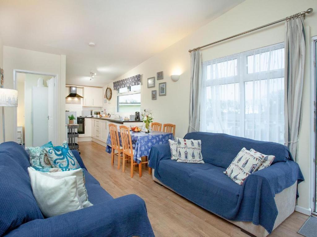 Sunnydaze-Detached Chalet With 2 Bedrooms And 2 Bathrooms And Private Parking Outside Door Dartmouth Exterior photo